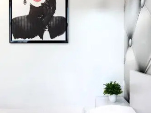 VIP Apartment on Pidhirna 3