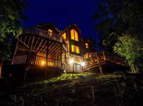 It's Good N Da Woods Lodge - Sleeps 20 - With Hot Tub
