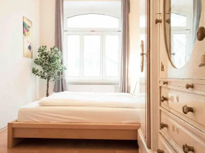 Altbauwohnung direkt an der Karli mit Balkon - Netflix inklusive