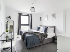 Livestay - One Bed Apt, Free Parking, Sleeps 4