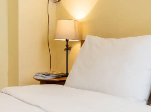 Naret Coliving - Hostel - Adults Only