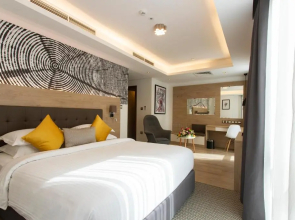 Cindyan Apartments By The Quarter