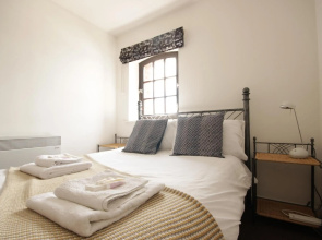 Marina Humber View Apartment
