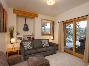 12 Yukon Lane Townhome