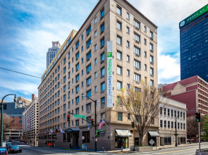 Holiday Inn Express and Suites Atlanta Downtown by IHG