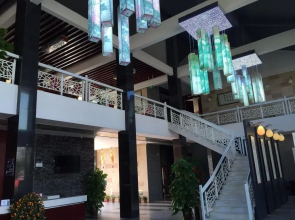 Hailang Yuanlin Holiday Hotel(北海海浪园林度假酒店)