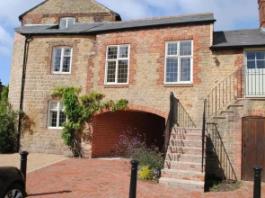 8 Angel Yard, Midhurst