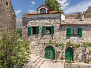 Amazing Home in Tucepi With Wifi and 2 Bedrooms