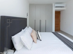 1 bedroom apt with pool, 5 minutes from beach