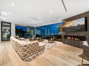 Modern Smart Home With Spectacular Views
