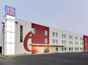 Motel 6 Poplar Bluff, MO