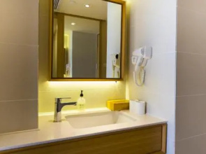 Ji Hotel Zhuozhou East Railway Station