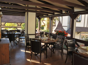 Отель Вэйлер