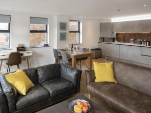 Newly Furnished 2 Bed Apartment in the Heart of Old Town Swindon