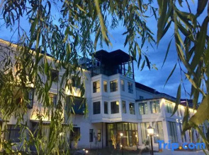 Bome Tibethostel Resort Hotel