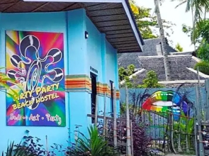 Arty Party Beach Hostel Dorm Room 5pax
