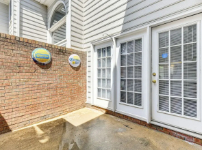 9 Mi to Uptown: Abode w Hot Tub in Charlotte