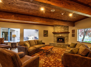 Newly Remodeled 1 Bed and Loft at Lakeland Village