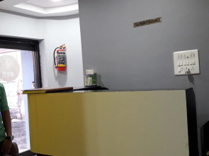 Golden Dormitory - Hostel