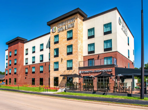Cobblestone Hotel & Suites - Appleton International Airport