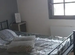 petite maison dans la campagne a 10 mn a pied du centre ville