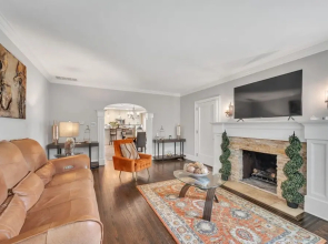 Serene & Charming 5br Des Plaines Getaway 5 Bedroom Home by RedAwning