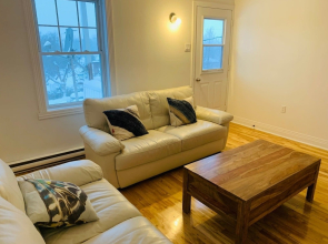Charming andPeaceful 3BR Apt in Waterloo