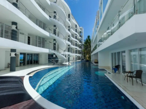 Sunset Plaza Apartment