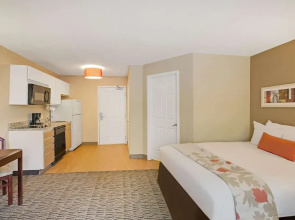 Candlewood Suites Chicago/Hoffman Estates