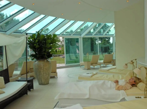 Quellenhof Thermenhotel  Garni