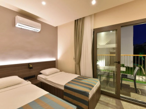 Schlosshotel Berlin By Patrick Hellmann