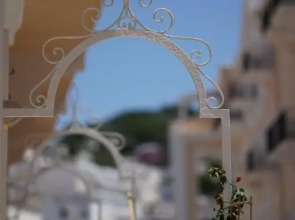 Divina Capri By Dimorra