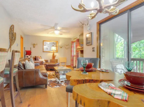 1/2 Mi to Marina: Lake Arrowhead Condo!