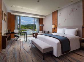 DoubleTree by Hilton Guangzhou Science City-Free Shuttle Bus Service During Canton Fair Period