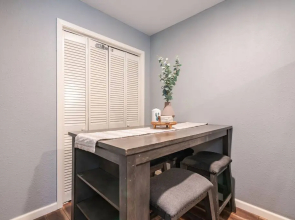 Beautiful King Bed Apartment in Renovated Building