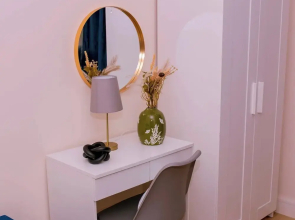 Crendon House Cosy Studio - Sleeps 2 & Kitchen