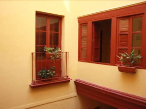 Vivian's Guest House Auto Check-in