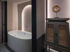 Отель Cross Pattaya Pratamnak