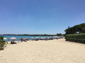 Villa with sea view, 200 meters from the beach