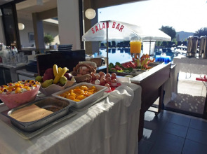 Hillside Studios & Apartments