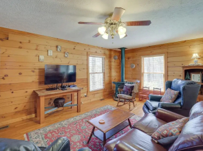 Game Room + Mtn Views: Banner Elk Cabin