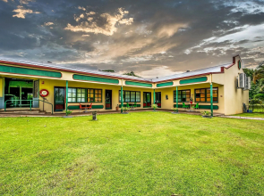 Tropical Lodge