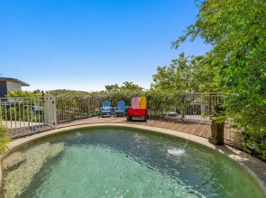 Spacious 4-bed Family Retreat With Pool