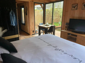 Casa aan de Plas, B&B met hottub en jacuzzi