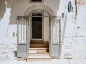 La Casita Blanca