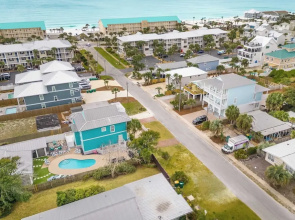 Pelican Retreat by Avantstay 5 Mins TO Beach Pet Friendly w/ Pool & Bbq!