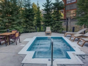 SPACIOUS 3-Br Luxury Condo | HEATED Pool + 3 Hot Tubs | Pool Table | Hm Theatre