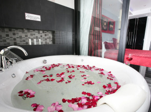 Absolute Bangla Suites