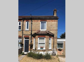 Modern Studio Apartment Near Town Centre