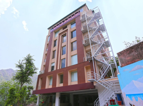 Kamay The Grand Alova